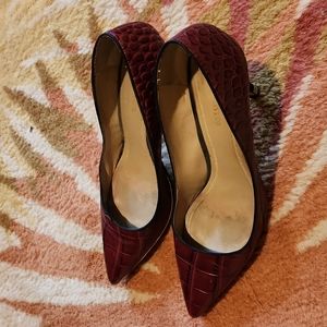 Lord & Taylor, size 10, wine & black, strimmed in gold, 3 inches pumps.